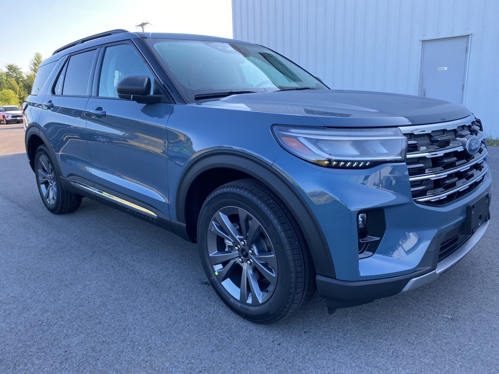 2025 Ford Explorer photo 8