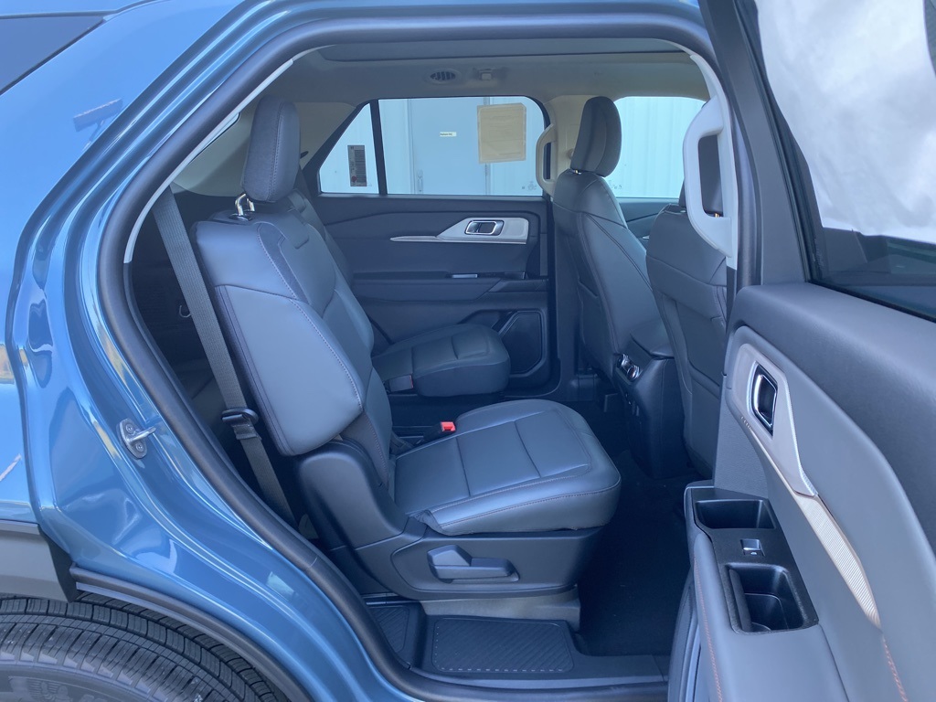 2025 Ford Explorer photo 21