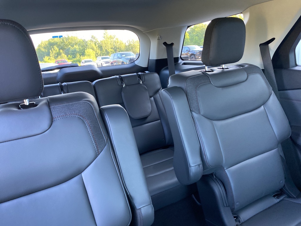 2025 Ford Explorer photo 22