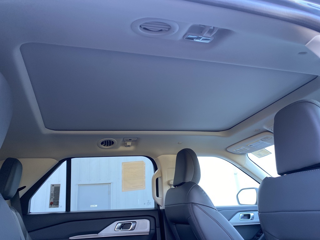 2025 Ford Explorer photo 23