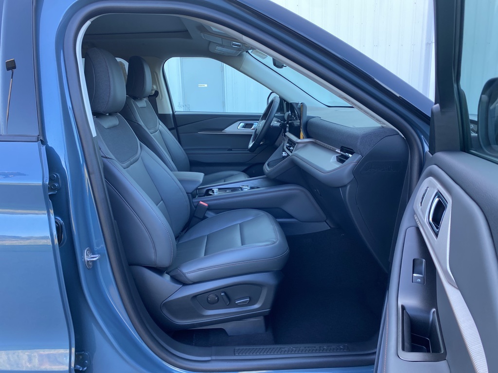 2025 Ford Explorer photo 24