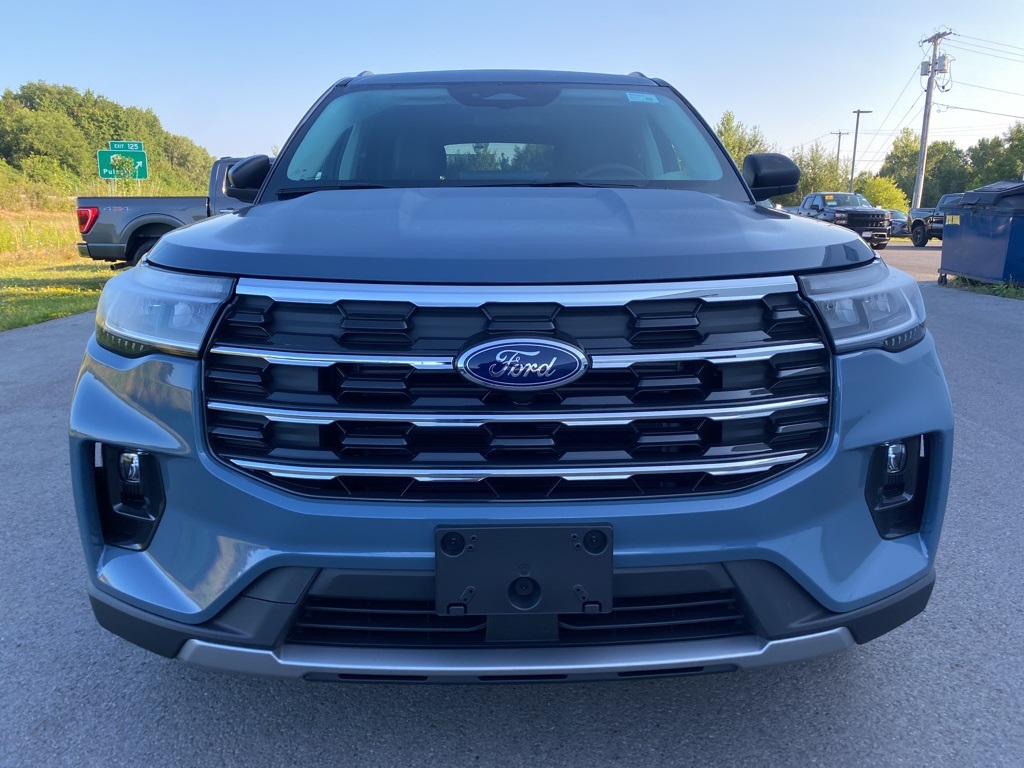 2025 Ford Explorer photo 9