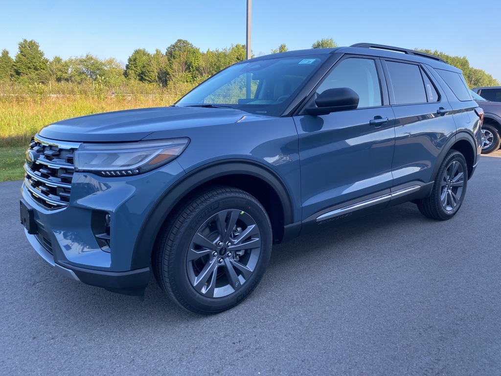 2025 Ford Explorer photo 10