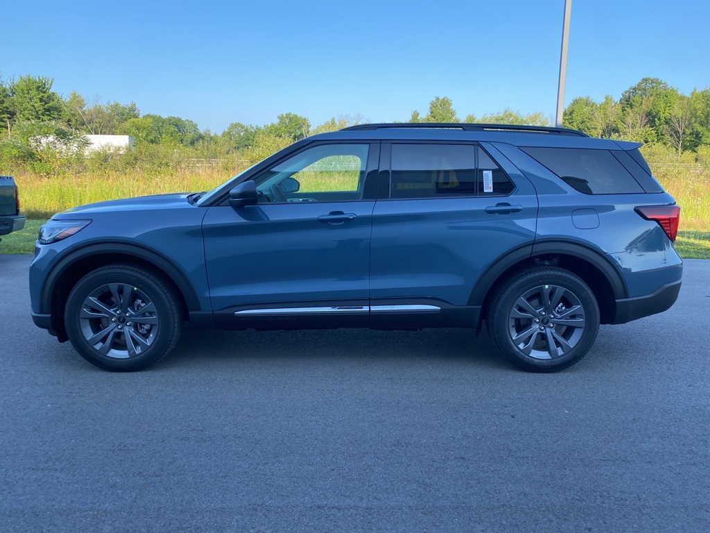 2025 Ford Explorer photo 11