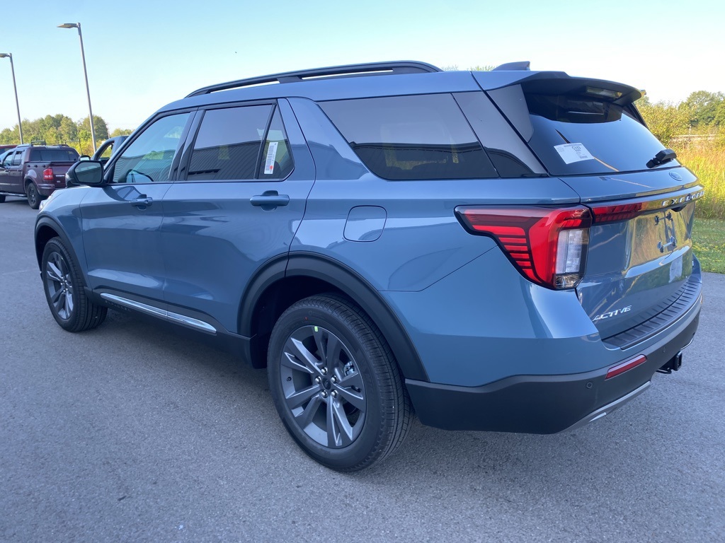 2025 Ford Explorer photo 12