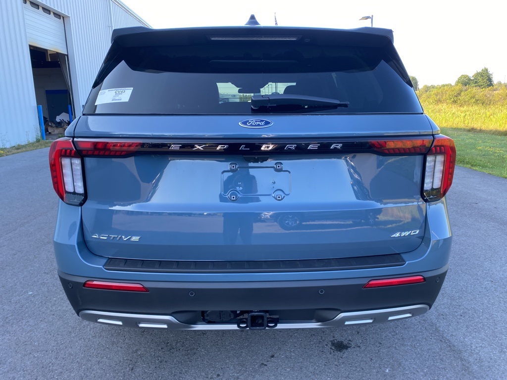 2025 Ford Explorer photo 13