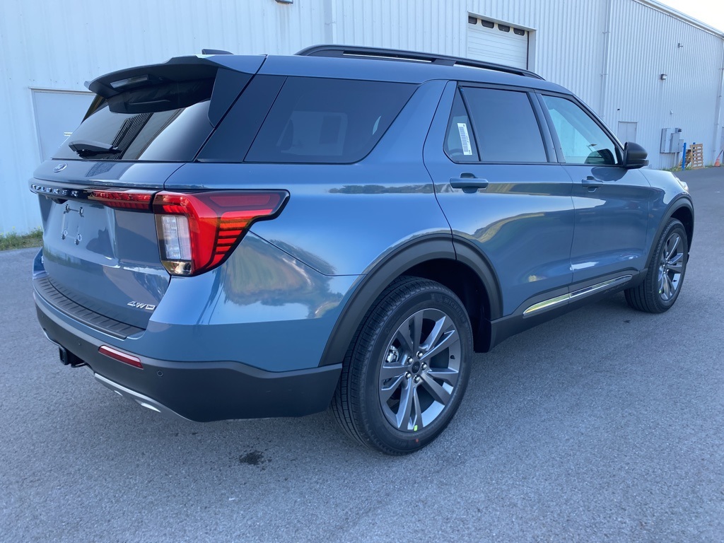 2025 Ford Explorer photo 14