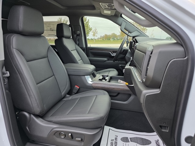 2026 GMC Sierra 3500HD Crew Cab, Long Bed, SLT Dual Rear Wheel, 4WD