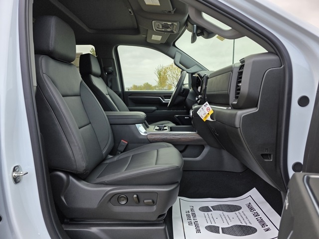 2026 GMC Sierra 3500HD Crew Cab, Long Bed, SLT Dual Rear Wheel, 4WD