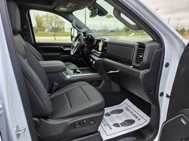 2026 GMC Sierra 3500HD Crew Cab, Long Bed, SLT Dual Rear Wheel, 4WD