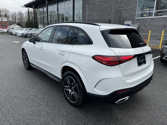 2025 Mercedes Benz GLC 300 4MATIC photo 5