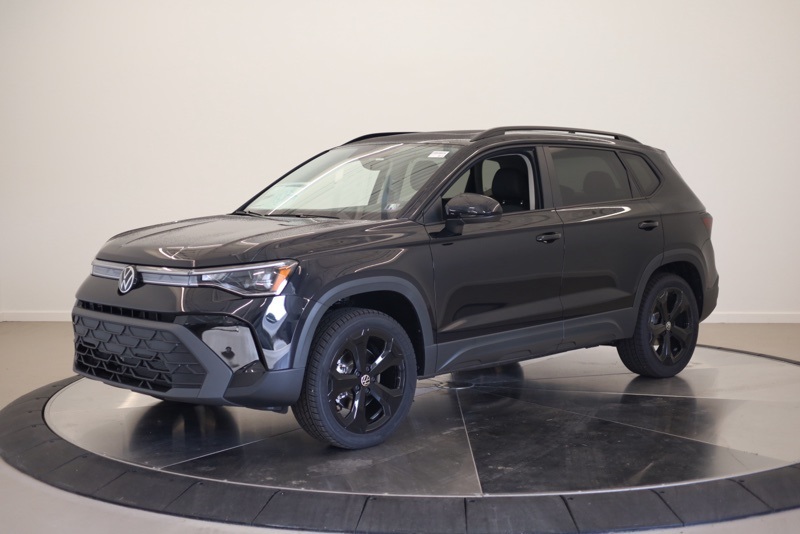 2025 Volkswagen Taos SE photo 4