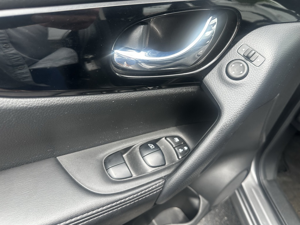 2021 Gun Metallic Nissan Rogue Sport SL FWD SUV