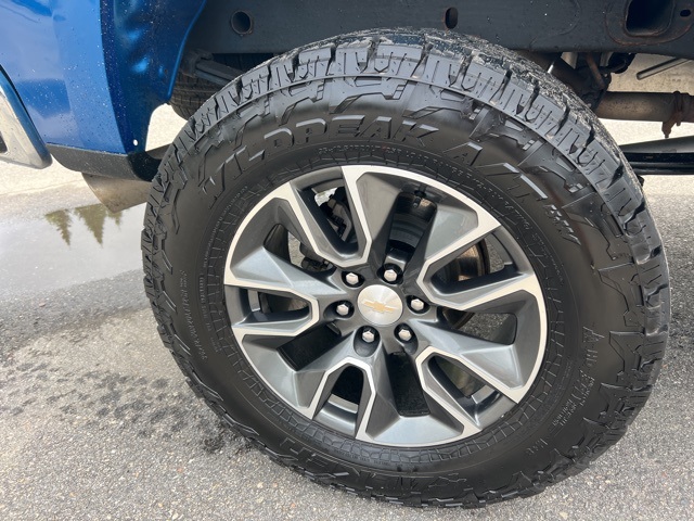 2023 Glacier Blue Metallic Chevrolet Silverado 1500 Lifted LT 4X4 Truck