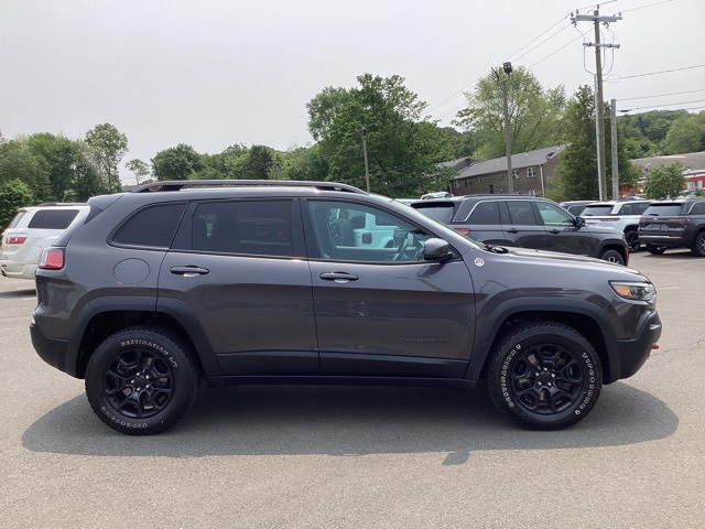 2021 Jeep Cherokee Trailhawk photo 2