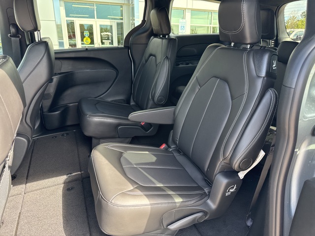 2026 Chrysler Pacifica photo 9