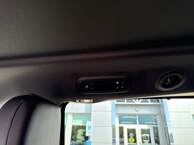 2026 Chrysler Pacifica photo 10