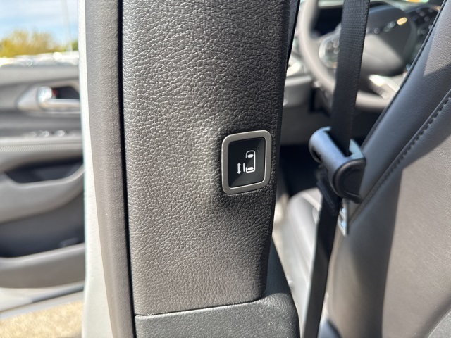 2026 Chrysler Pacifica photo 12