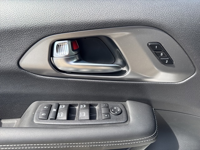 2026 Chrysler Pacifica photo 13
