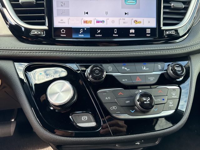 2026 Chrysler Pacifica photo 22