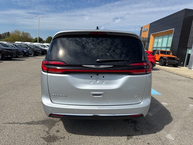 2026 Chrysler Pacifica photo 6