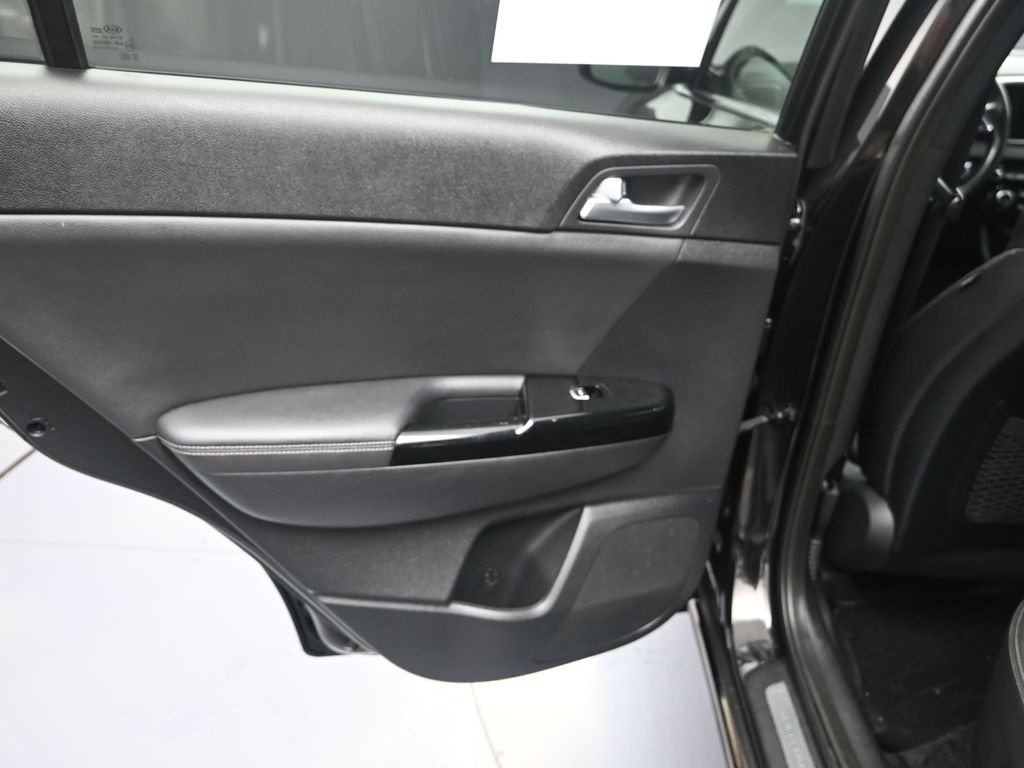 2020 Kia Sportage S photo 26