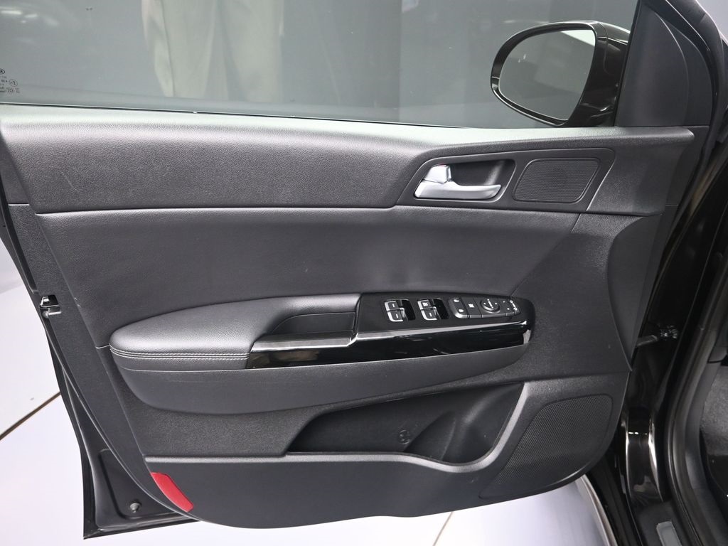 2020 Kia Sportage S photo 9