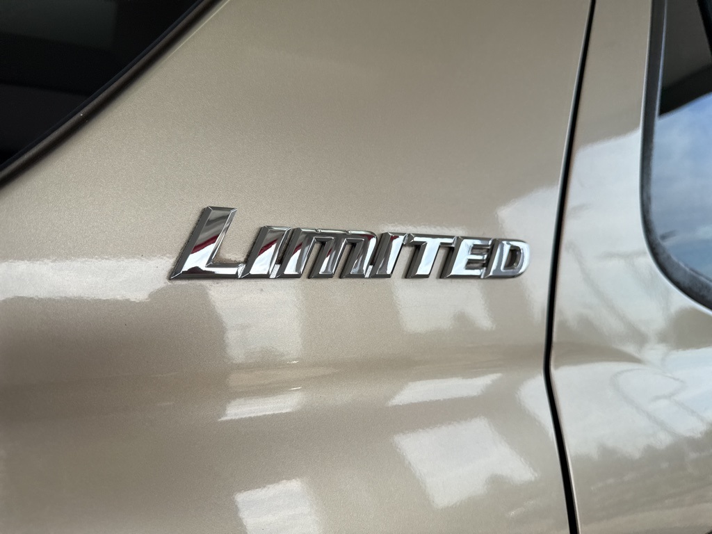 Used 2005 Toyota Sequoia Limited with VIN 5TDBT48A15S242997 for sale in Tumwater, WA