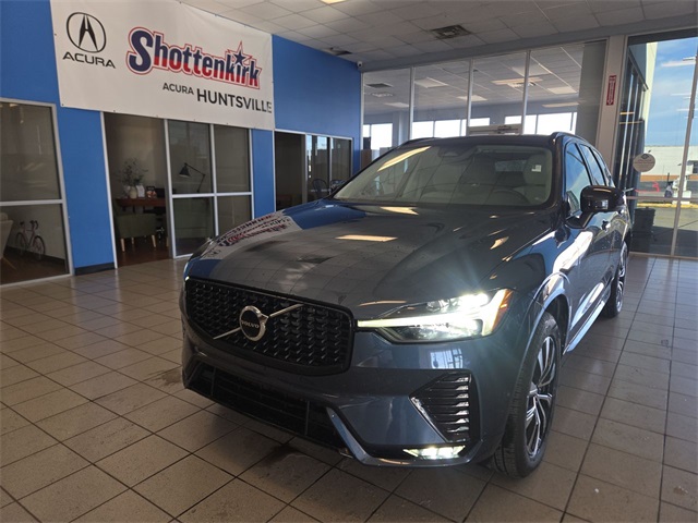 2023 Volvo XC60 Plus's photo