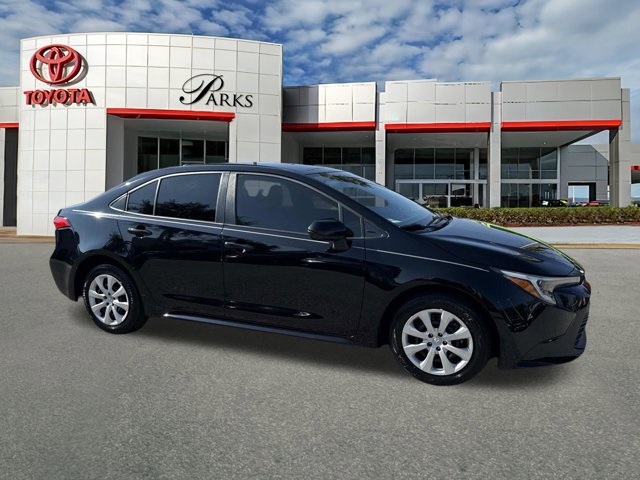 2023 Toyota Corolla LE's photo