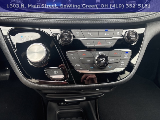 New 2026 Chrysler Pacifica Select 4D Passenger Van