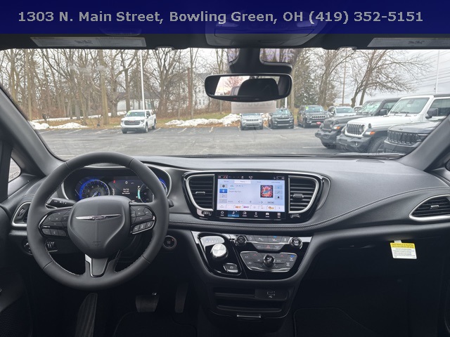 New 2026 Chrysler Pacifica Select 4D Passenger Van