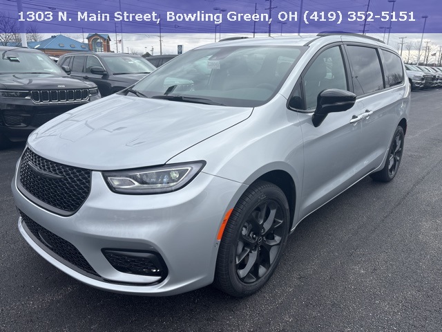 New 2026 Chrysler Pacifica Select 4D Passenger Van