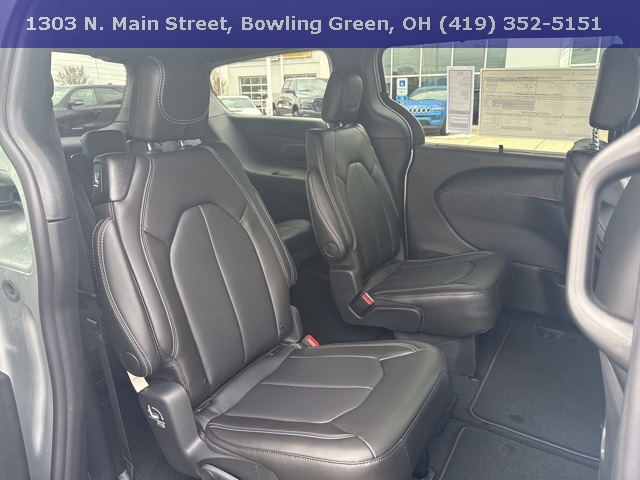 New 2026 Chrysler Pacifica Select 4D Passenger Van