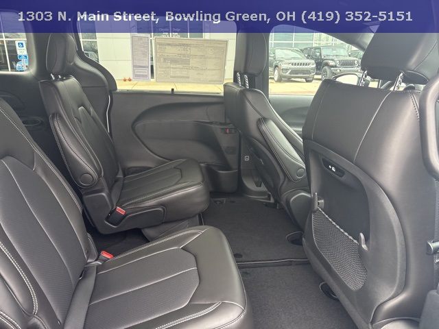 New 2026 Chrysler Pacifica Select 4D Passenger Van