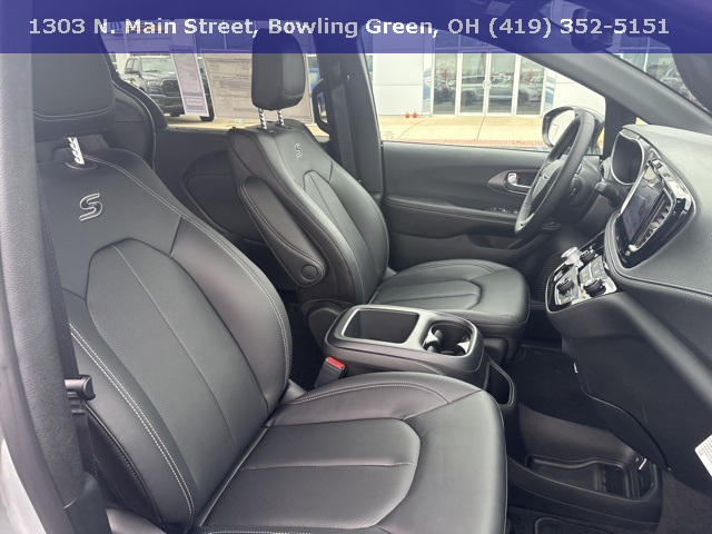 New 2026 Chrysler Pacifica Select 4D Passenger Van