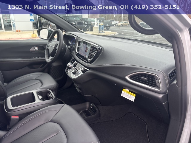 New 2026 Chrysler Pacifica Select 4D Passenger Van