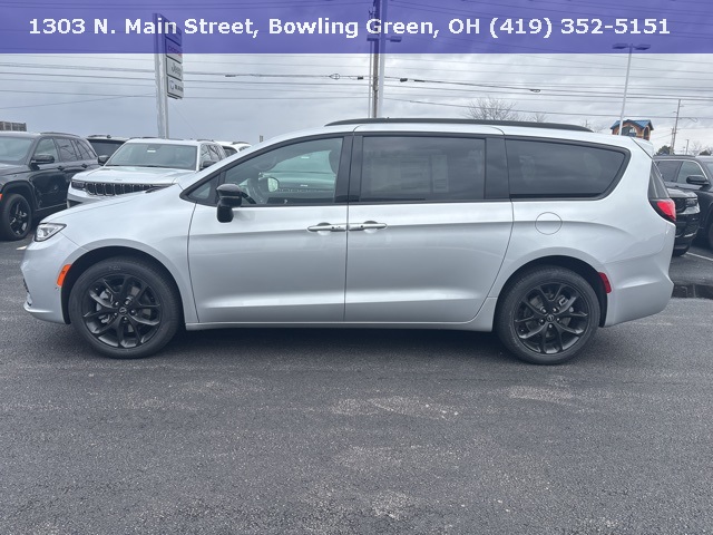 New 2026 Chrysler Pacifica Select 4D Passenger Van