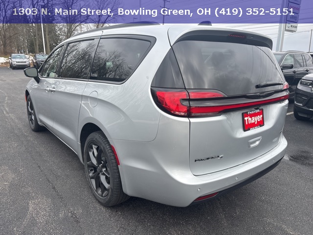 New 2026 Chrysler Pacifica Select 4D Passenger Van