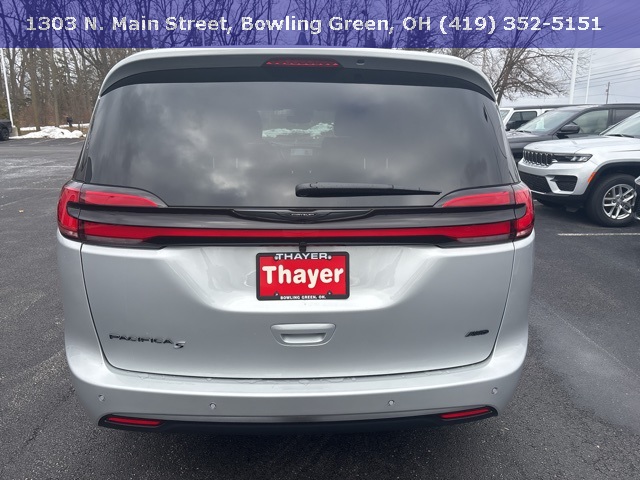 New 2026 Chrysler Pacifica Select 4D Passenger Van