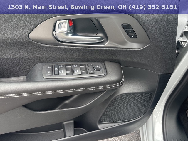 New 2026 Chrysler Pacifica Select 4D Passenger Van