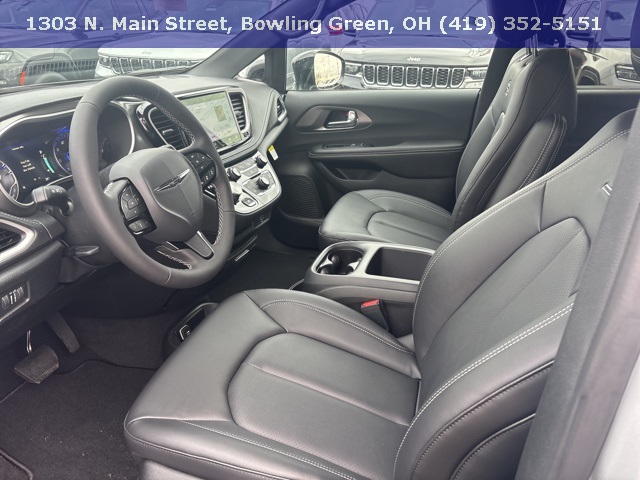 New 2026 Chrysler Pacifica Select 4D Passenger Van