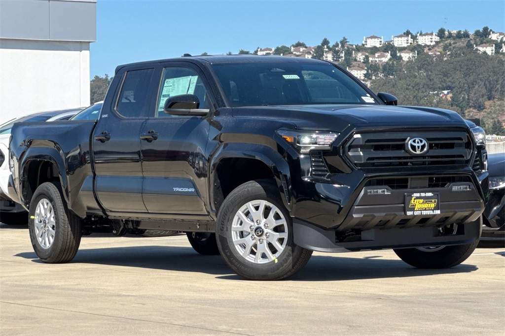 2025 Toyota Tacoma SR5 Double Cab photo 2