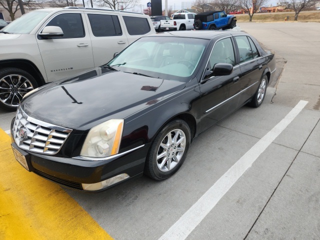 2011 Cadillac DTS Luxury Collection's photo
