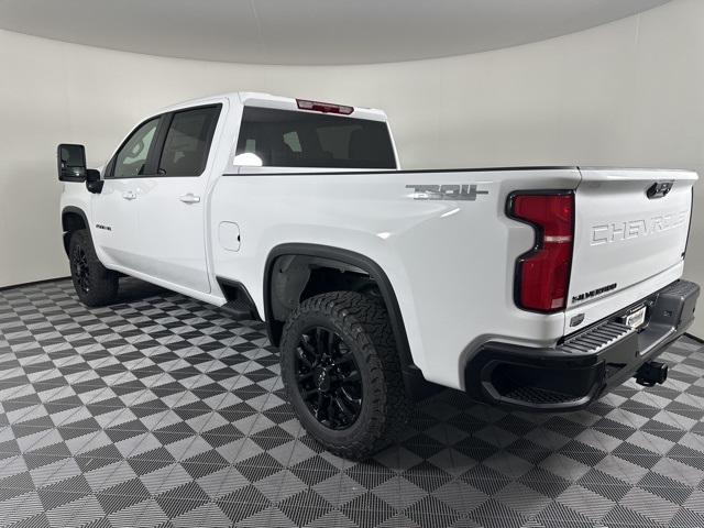 2025 Chevrolet Silverado 2500HD LT photo 4