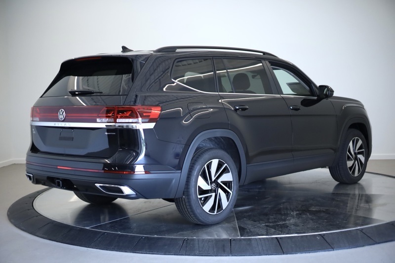 2025 Volkswagen Atlas SE Technology photo 2