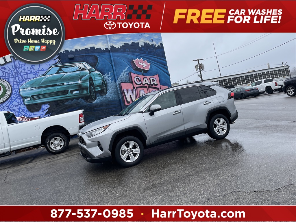 2021 Toyota RAV4 XLE's photo