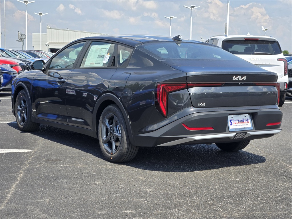 2025 Kia K4 LXS photo 2