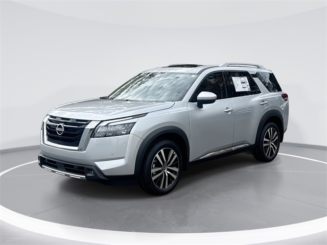 2025 Nissan Pathfinder Platinum's photo