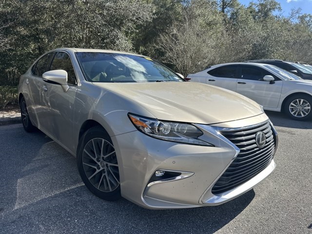2016 Lexus ES 350's photo